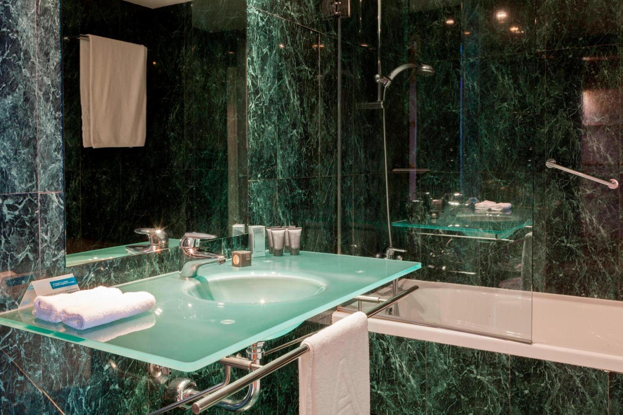 Ac Hotel Guadalajara By Marriott, Spain Екстер'єр фото